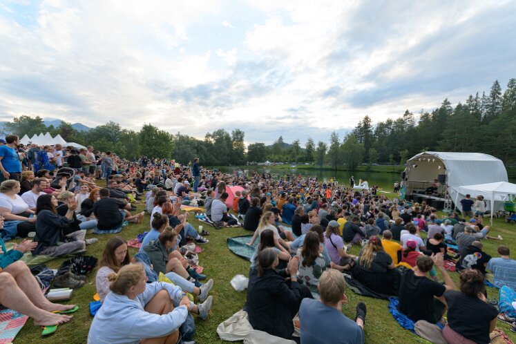 Acoustic Lakeside 2024